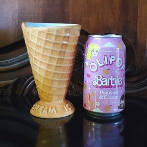 (1) Williams-Sonoma 5.5" Tall Ceramic Ice Cream Waffle Cone Light Blue Interior